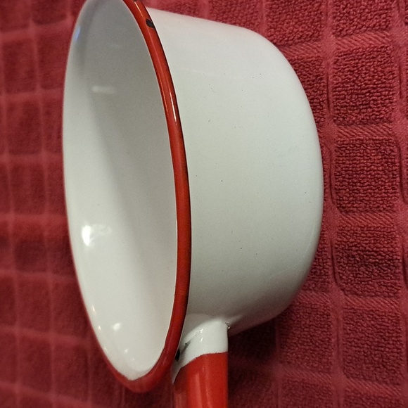 Pristine Vintage Enamelware Saucepan - Picture 5 of 5